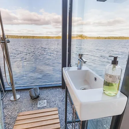 Lehmonkaerki - Haasi Mirror Asikkala (Southern Finland)