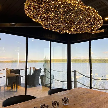 Lehmonkaerki - Haasi Mirror 5* Asikkala (Southern Finland)