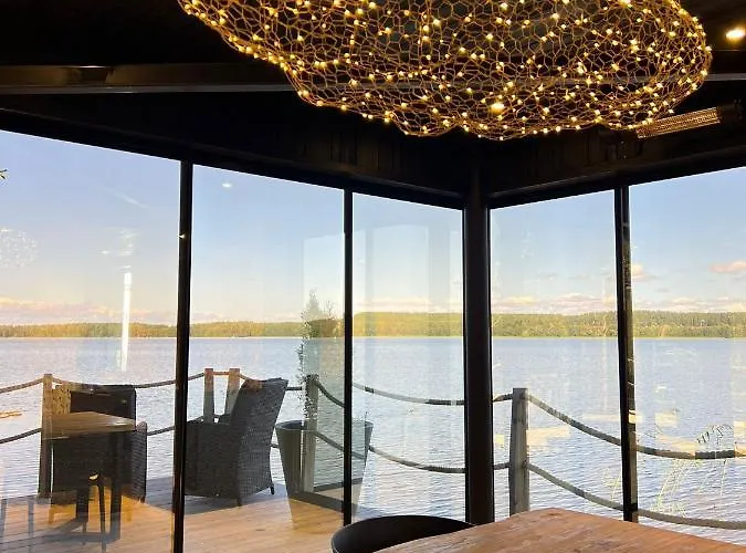 Lehmonkaerki - Haasi Mirror 5* Asikkala (Southern Finland)