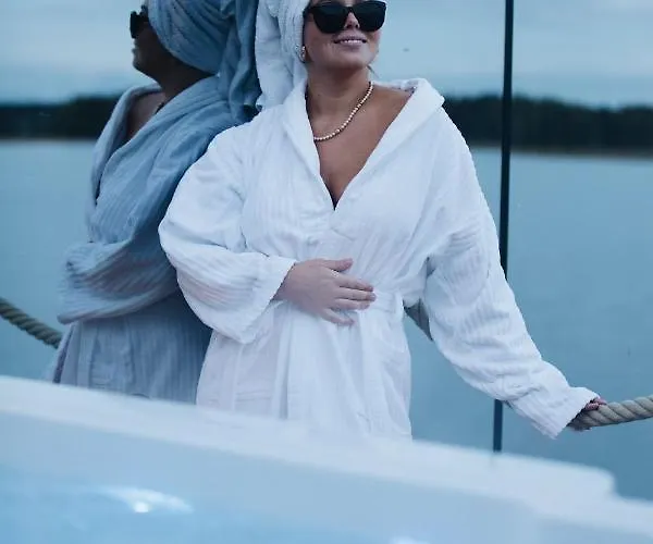 Lehmonkaerki - Haasi Mirror Asikkala (Southern Finland)