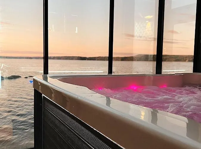 Lehmonkaerki - Haasi Mirror فندق